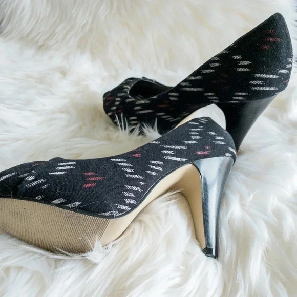 Madden Girl Black Ppep Toe Heels - Picture 3 of 5